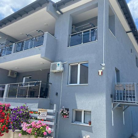 Apartments Miki 波利克罗诺 外观 照片