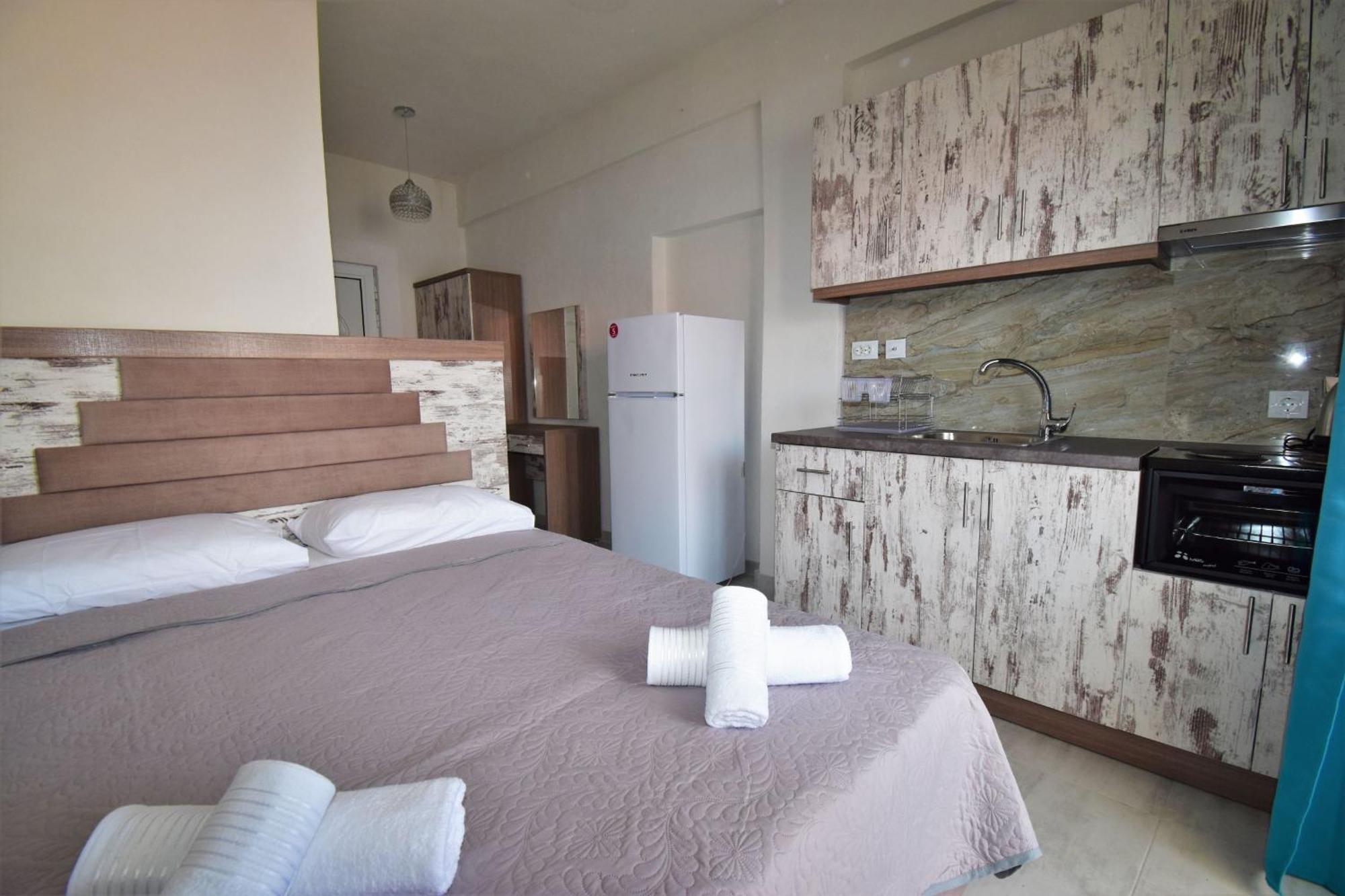 Apartments Miki 波利克罗诺 外观 照片