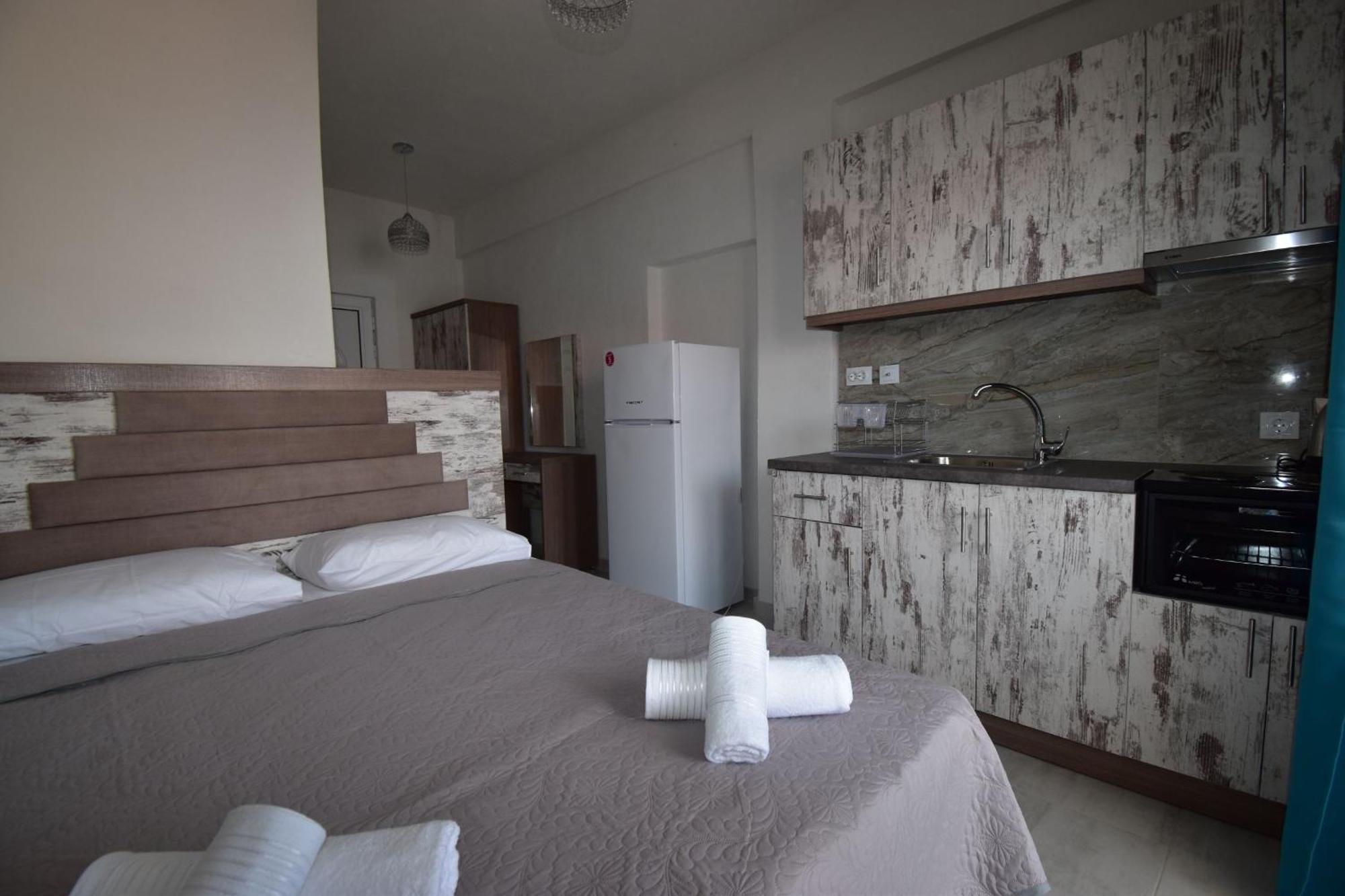 Apartments Miki 波利克罗诺 外观 照片